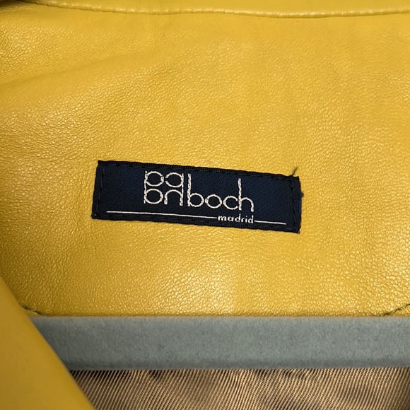 Leather classy semi fitted leather jacket with cuffed sleeves. - Picture 4 of 8